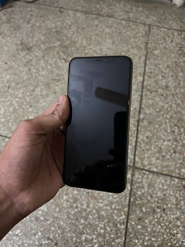 iPhone 11 Pro Max 4