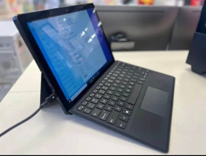 Dell Latitude 5290 2 in 1 i5 8th generation 8 gb 256gbssd 4GB Graphics 0