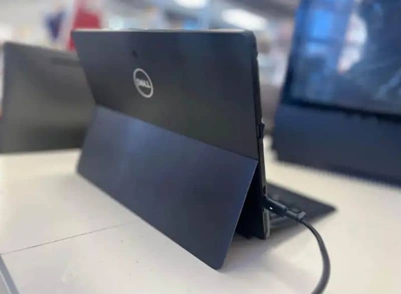 Dell Latitude 5290 2 in 1 i5 8th generation 8 gb 256gbssd 4GB Graphics 1