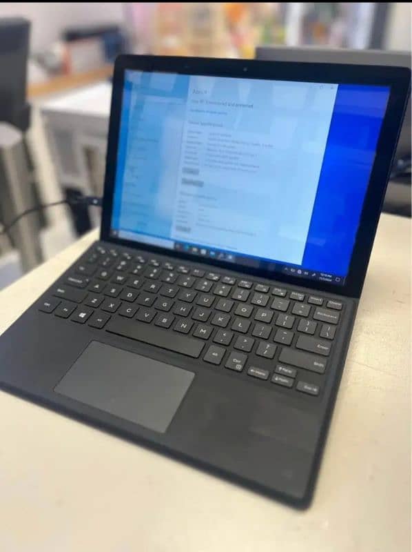 Dell Latitude 5290 2 in 1 i5 8th generation 8 gb 256gbssd 4GB Graphics 2