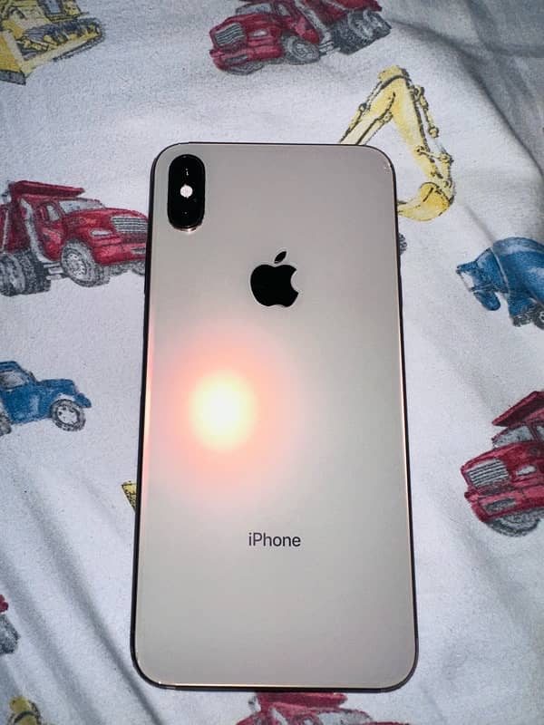 i phone xs max 64 gb gold colour 4