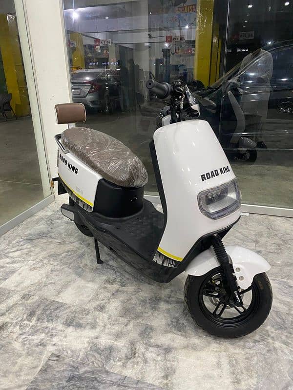 Road King EV Scooty 6