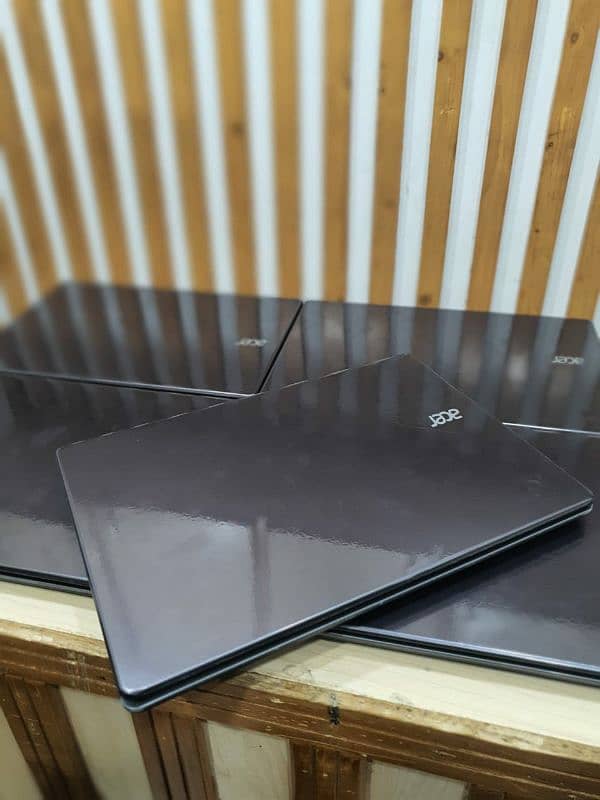 Acer C740 4/128 Chrome Laptop 1