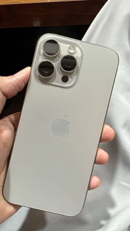 iphone 15Pro Max Natural 0