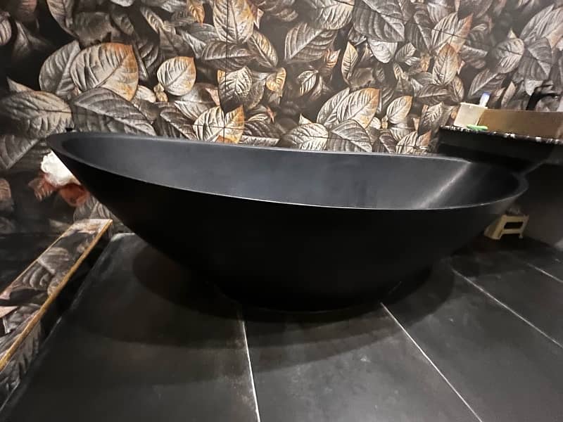 sanitar tub in black colour 0