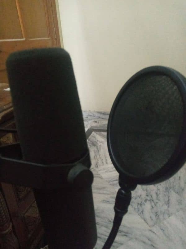 Shure SM7B Condenser Mic with Pop Up Filter For Sale 0