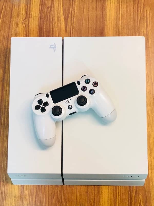 PlayStation 4 Glacier White 1