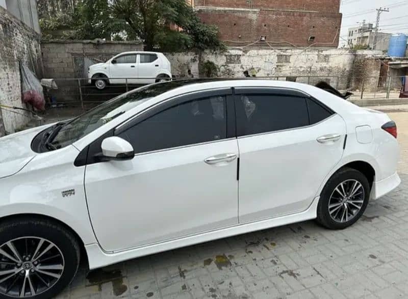 Toyota Corolla Altis Grande (1.8) 2021/22 2