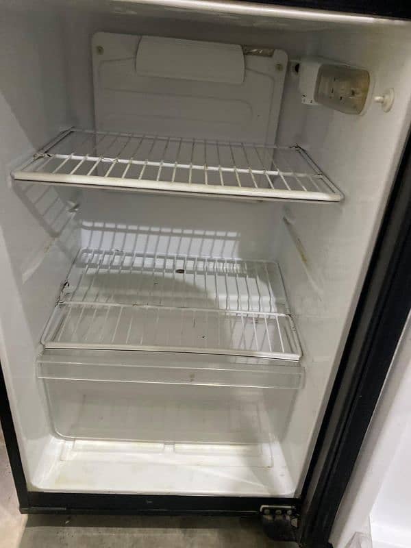 Pel fridge good condition, Red blaze color 2