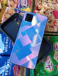 Vivo v21e full box 10/10 with original chrger 33wt