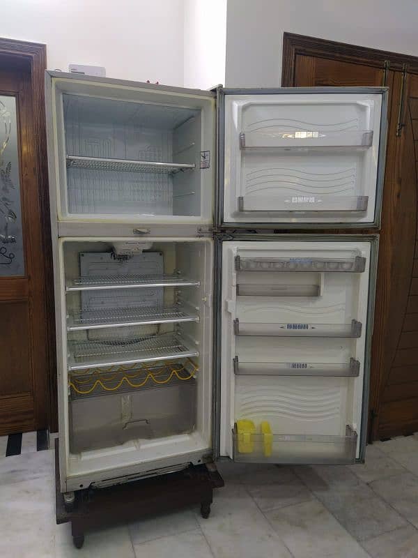 dawlance fridge in very good condition 1