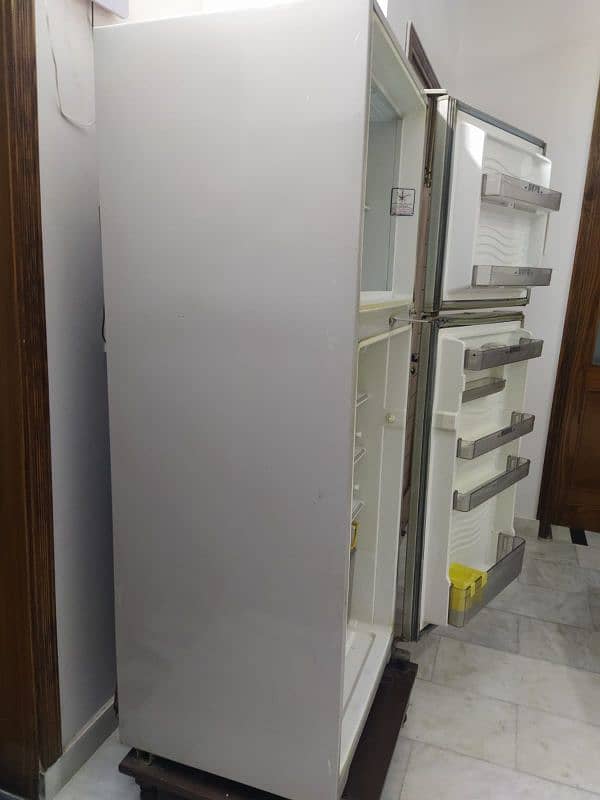 dawlance fridge in very good condition 5