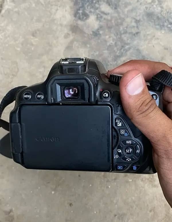 canon 650d condition  9 by 10 touch screen 1