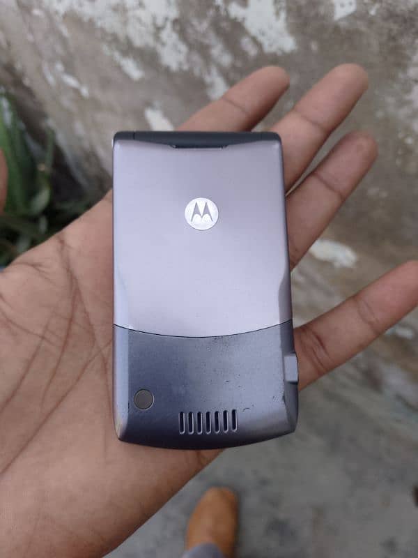 Motorola v3i call 03282973951 1