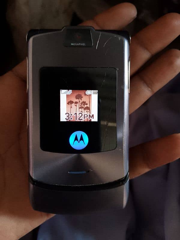 Motorola v3i call 03282973951 3