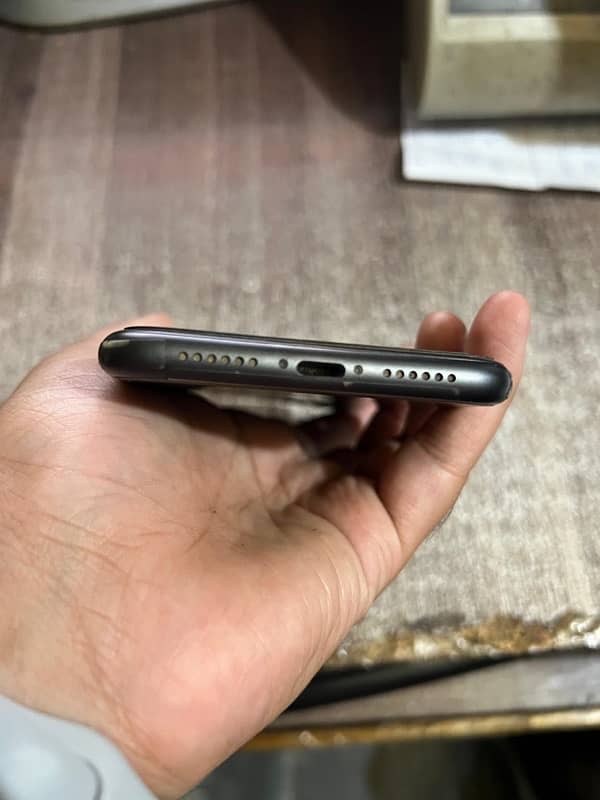 iPhone 11 128 gb pta approved with box 3