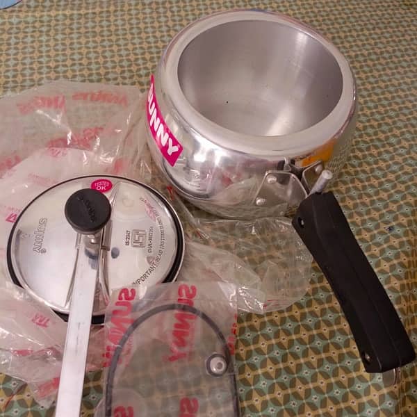 Pressure Cooker unused condition 4