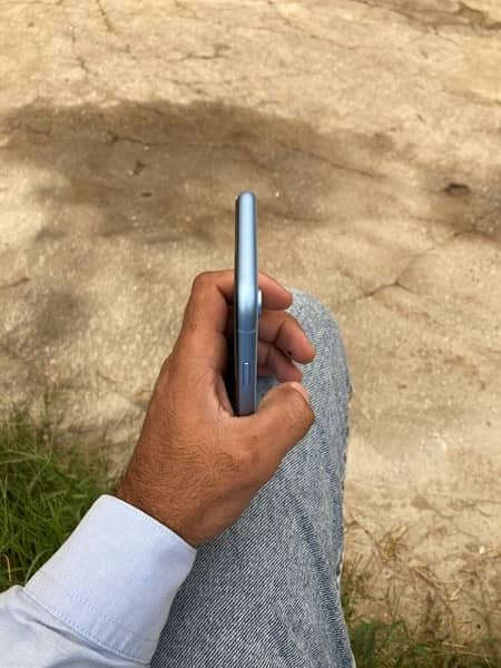 iphone xr skyblue colour pta approved 10