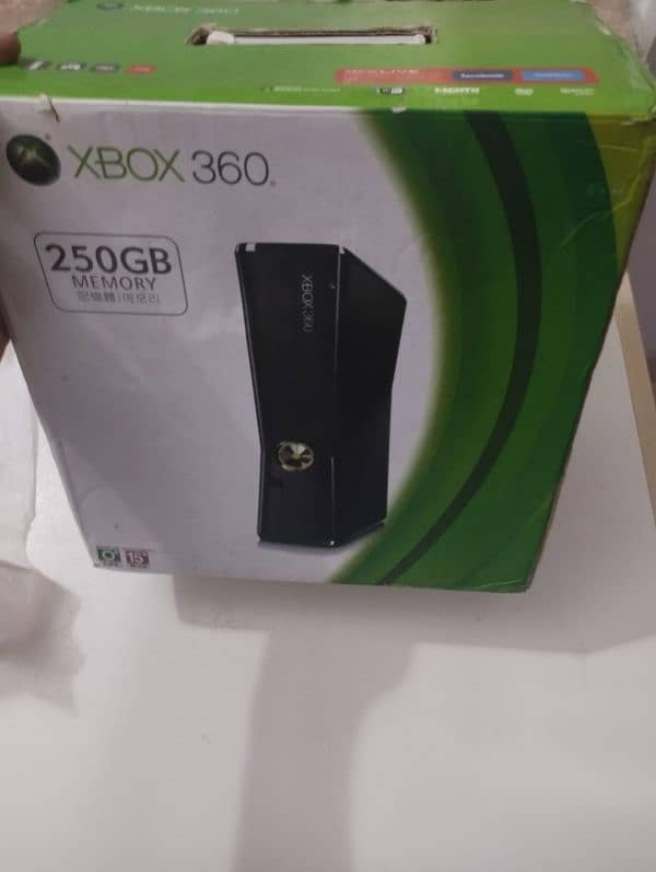 Xbox 360 with GTA 5 and dvd of sleeping dogs and 6 to 7 other games 5