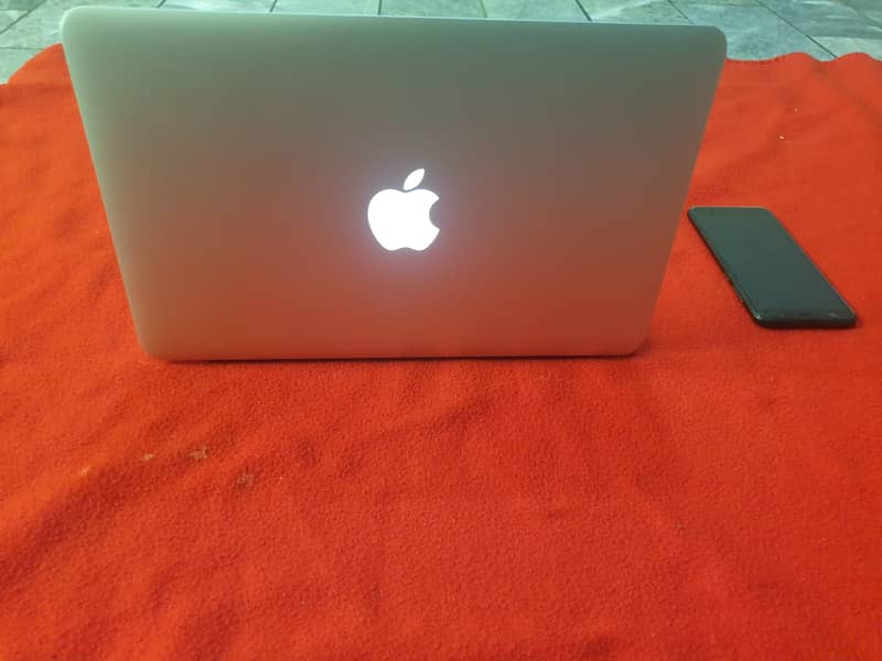 Macbook Air Late 2014, 11 inch, 8GB Ram 3