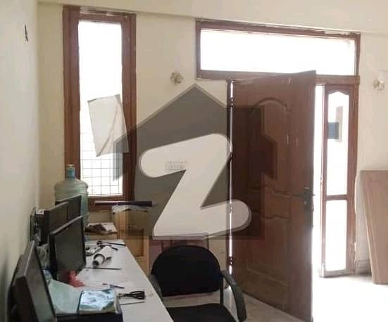 Prime Location Shahra-e-Faisal Office For rent Sized 450 Square Feet 4