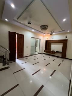 LAVISH 10 MARLA LOWER PORTION FOR RENT IN ALLAMA IQBAL TOWN 0