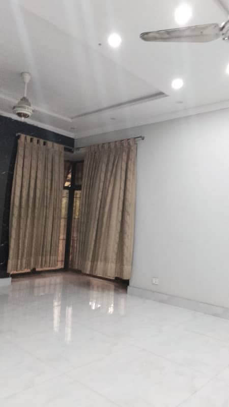 LAVISH 10 MARLA LOWER PORTION FOR RENT IN ALLAMA IQBAL TOWN 3