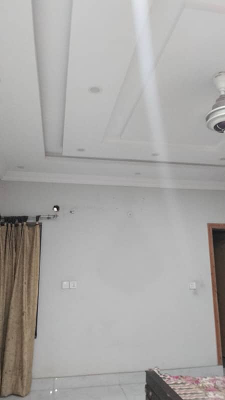 LAVISH 10 MARLA LOWER PORTION FOR RENT IN ALLAMA IQBAL TOWN 3