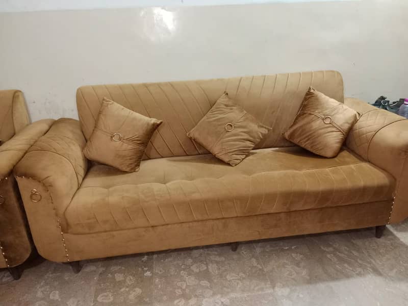 Urgent Sale Sofa Set with cushions 0