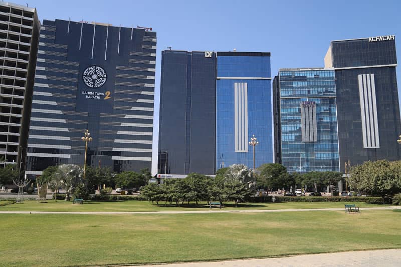 500 SQ FT Office available for sale in Bahria Town Karachi | Jinnah Avenue, prime location | modern infrastructure | investment potential 9