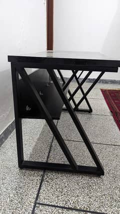 Executive table for office and home use