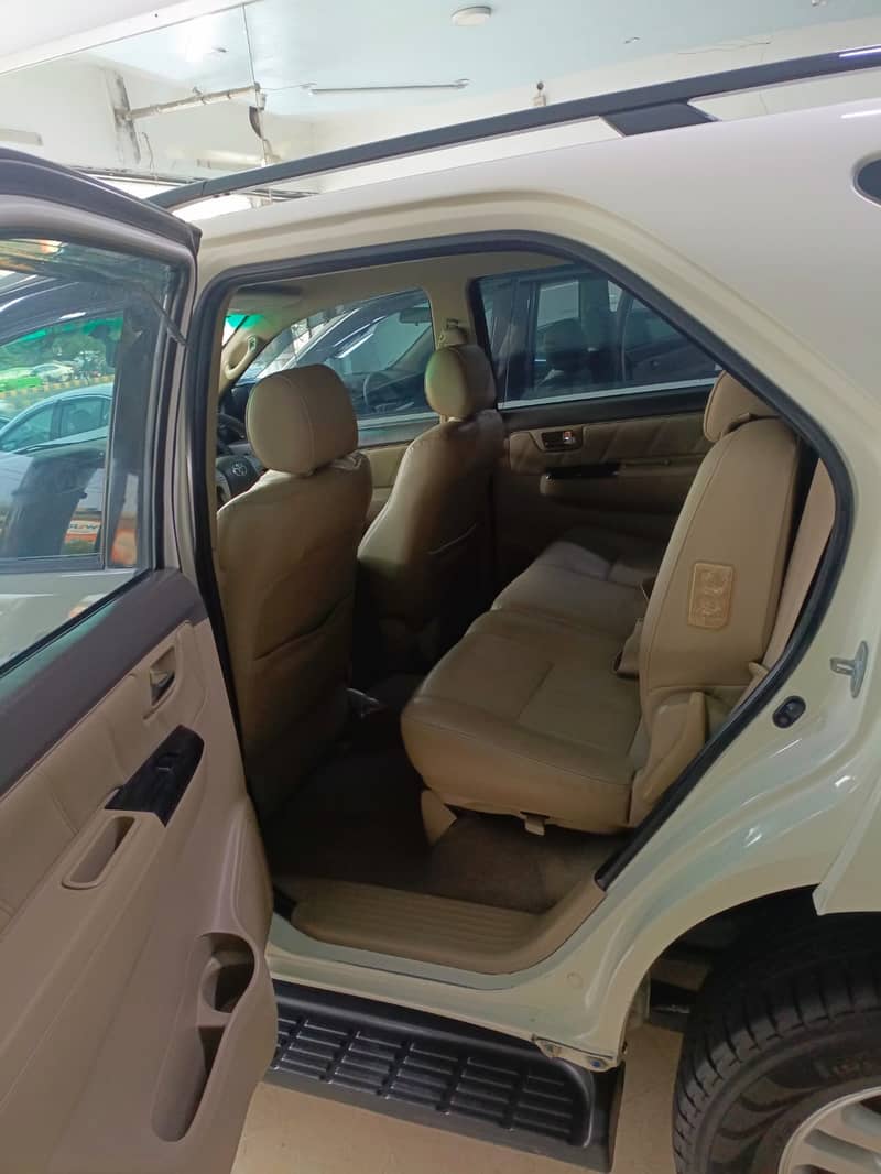 Toyota Fortuner V 2.7 model 2013 Brand New 4