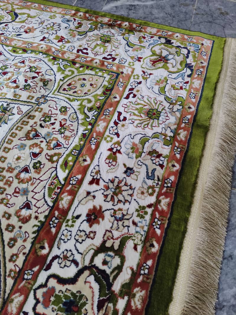 Brand New Center Piece Irani Carpet For Sale - Lahore 3