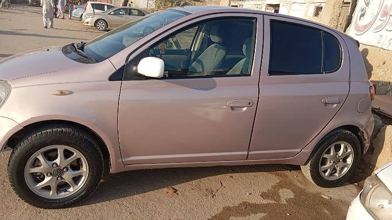 Toyota Vitz 2000 1