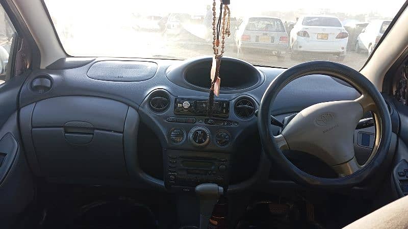 Toyota Vitz 2000 7