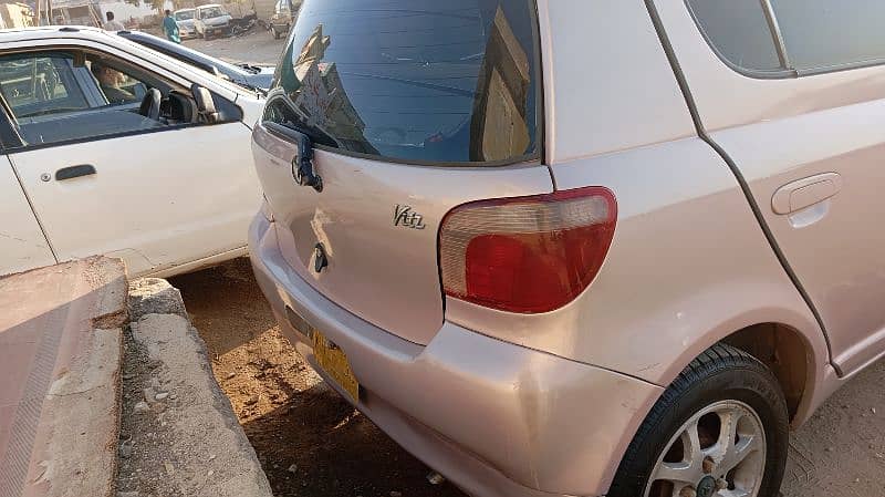 Toyota Vitz 2000 8