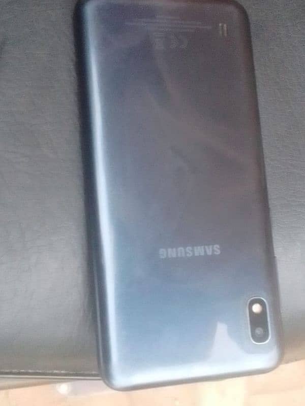 Samsung a 10 mbl our daba hae koi fald nhi hae 1