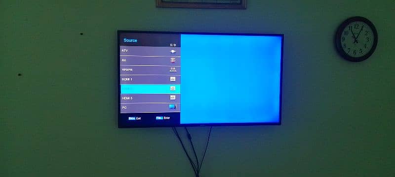 Haier TV  *like new  40 Inch screen 2