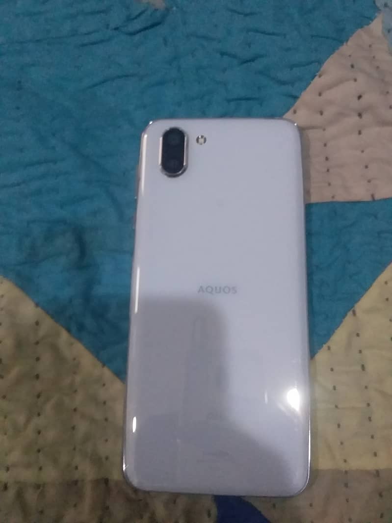 Sharp Aquos r2 Non pta fresh 1