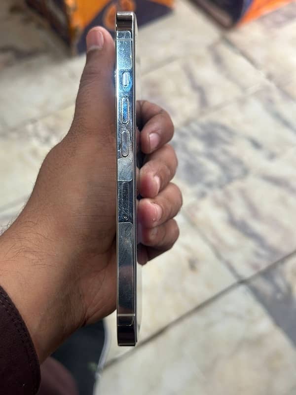 iPhone 13 Pro my WhatsApp namber 03120797020 1