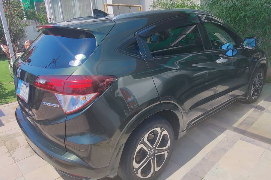 Honda Vezel 2015 Z Package - Family Car 1