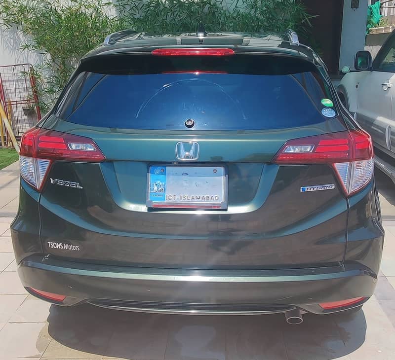 Honda Vezel 2015 Z Package - Family Car 2