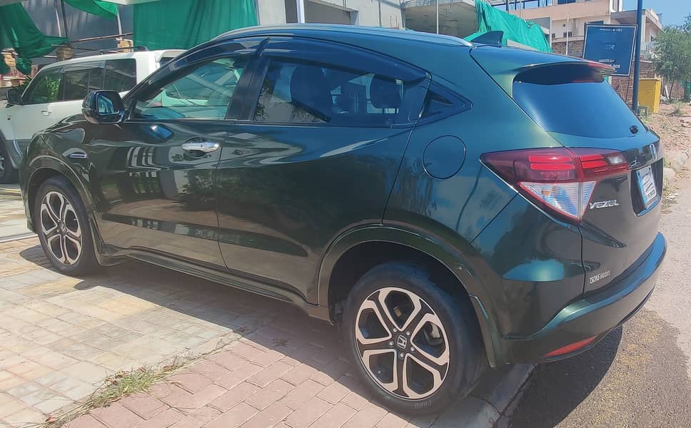 Honda Vezel 2015 Z Package - Family Car 3