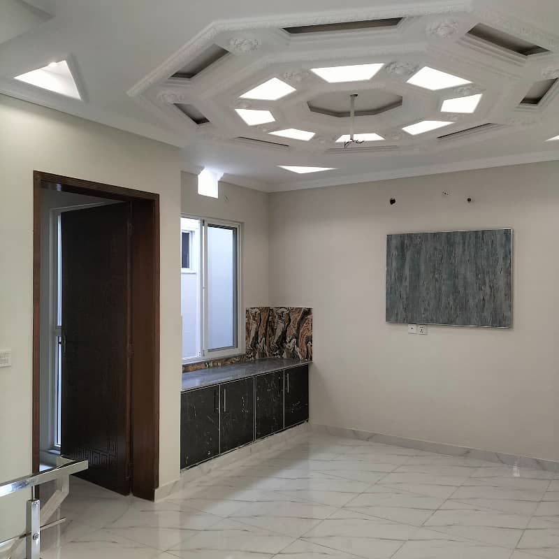 Modern  House For Sale In Al Hafeez Garden - Phase 5 Lahore 10