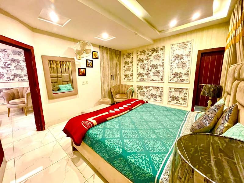 Furnish luxury Aparment per day weekly available for rent behria town lahore 2