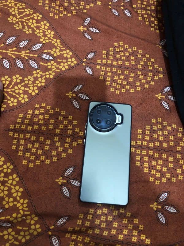 Tecno spark 20 pro plus 5