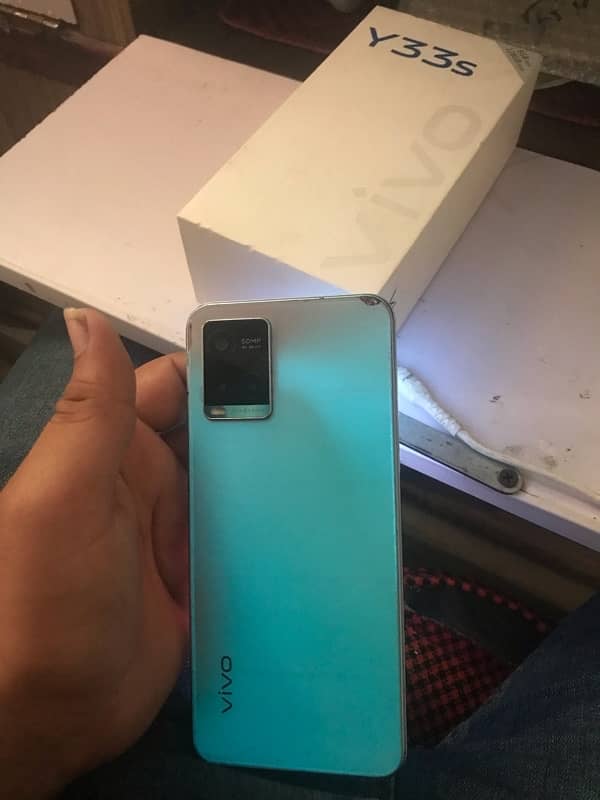 Vivo y 33s    8+4 =128 3