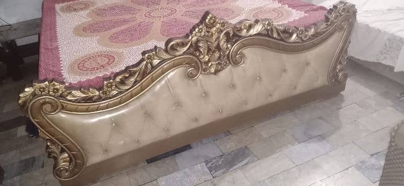 Bed and side Tables gor sale contact on whats app 03200646240 1