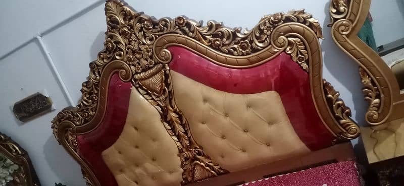 Bed and side Tables gor sale contact on whats app 03200646240 2