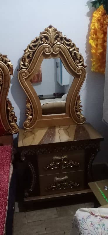 Bed and side Tables gor sale contact on whats app 03200646240 3